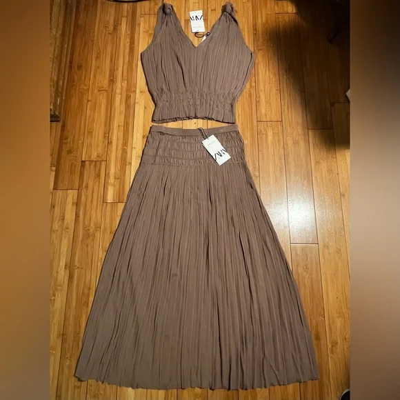 NWT Zara Limited Edition Knit Top & LE Knit Skirt Set: Top Size M Skirt Size L - Picture 2 of 13